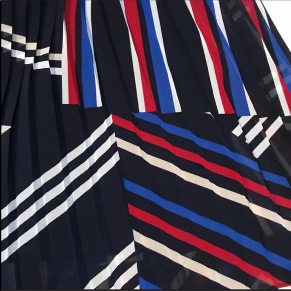 Roz & Ali Pleated Red White Blue Skirt Size M - Picture 2 of 7